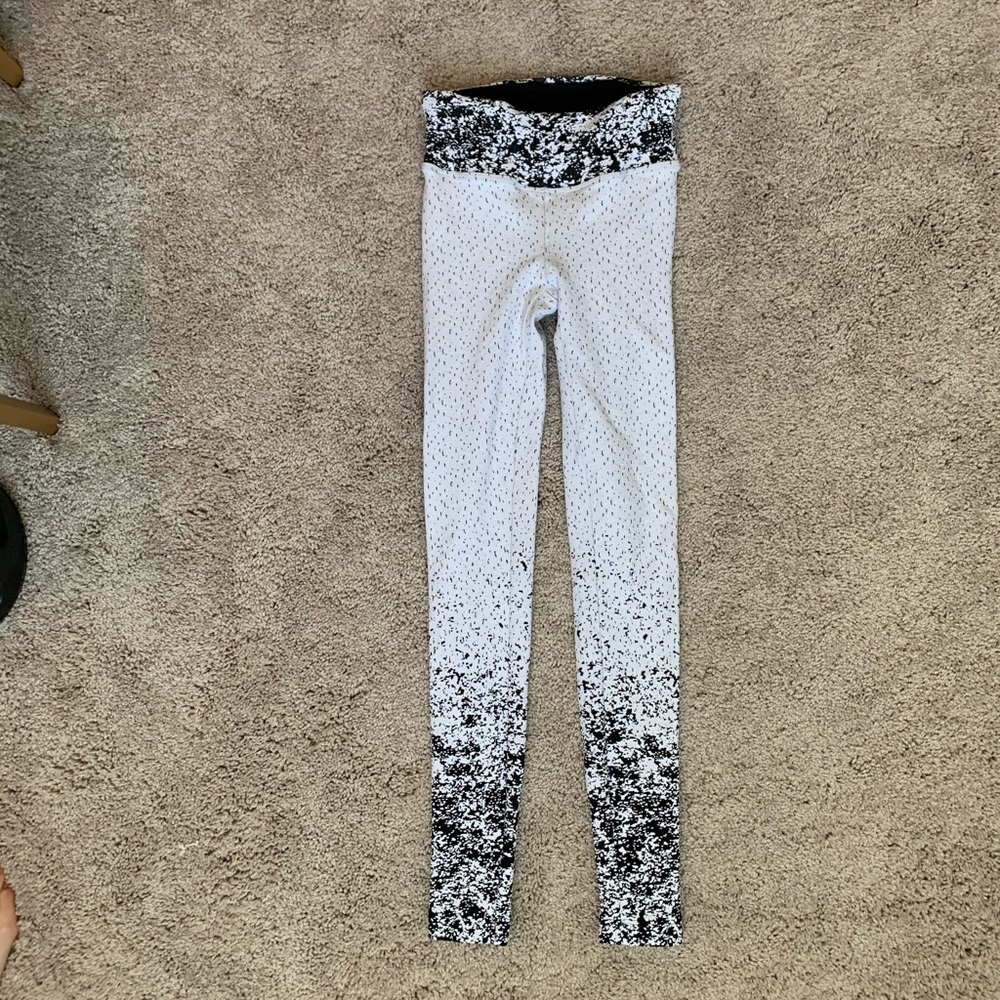 Koral ombré pixelate leggings size XS black white